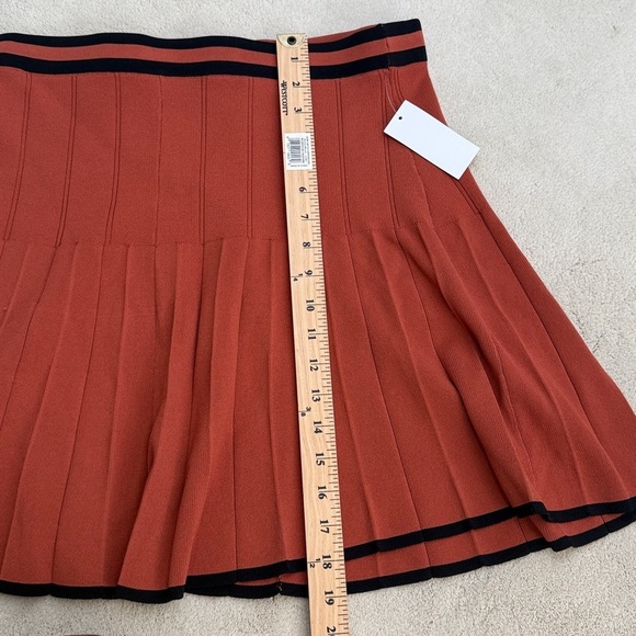 House of Harlow Knit Sweater & Pleated Skirt Set Rust w/ Black Trim Size L NWT - Picture 12 of 12